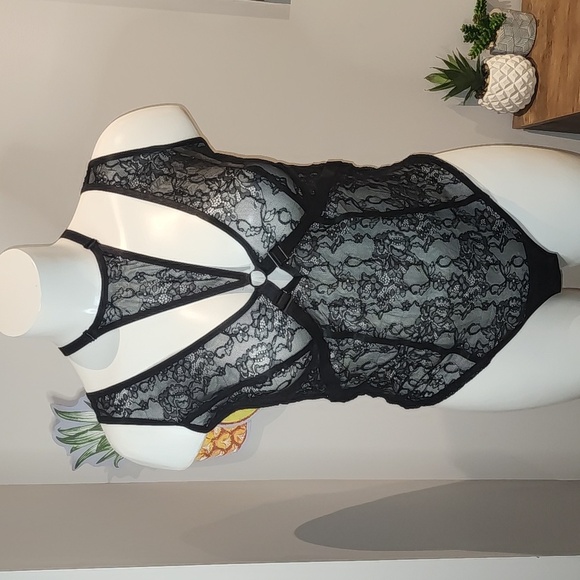 Torrid  Lacy Bondage Bodysuit with Neck Harness in Rich Black​ NWT sz 2 - Picture 2 of 14